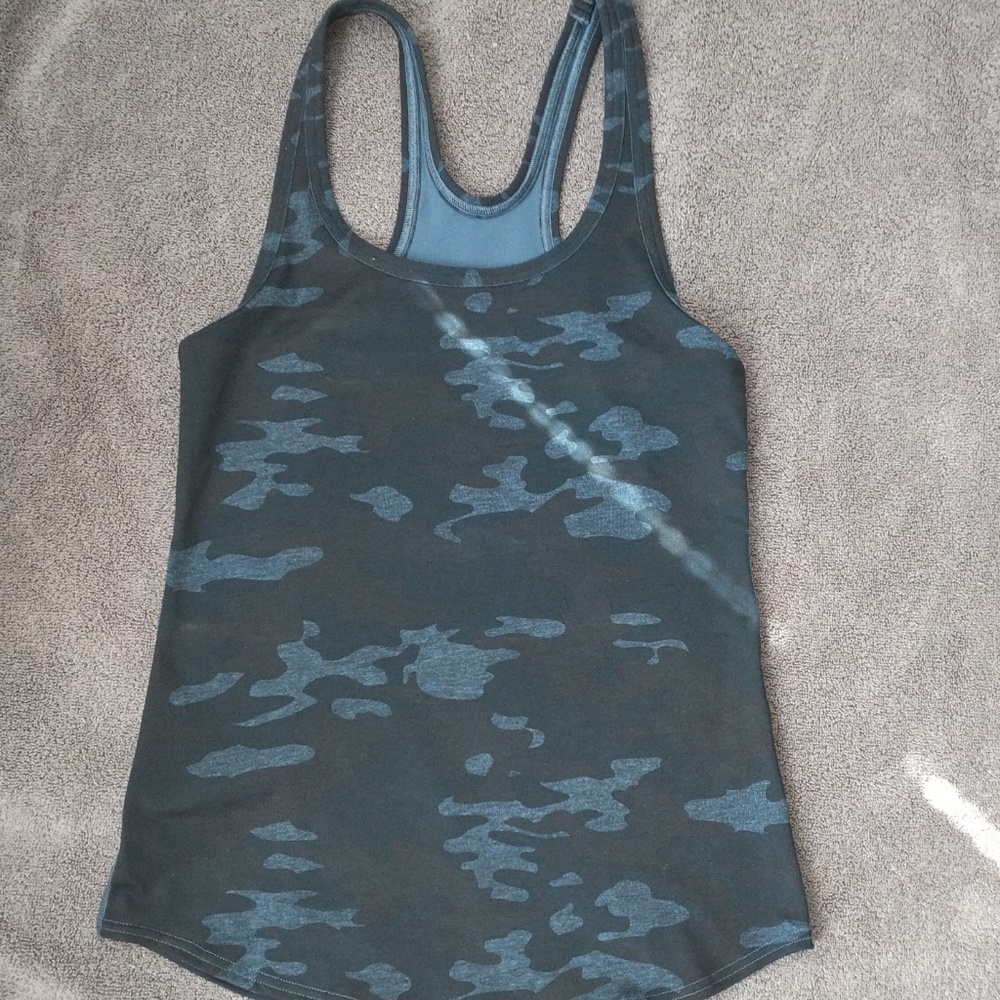 Lululemon blue camo tank size 6